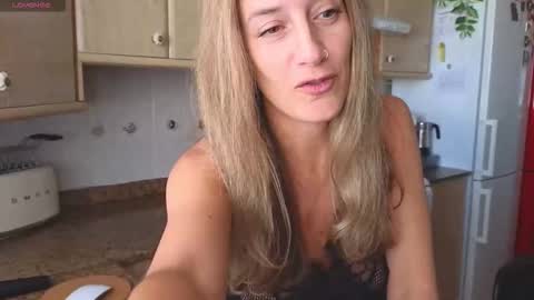 Snapshot of lunary_mix chatting on 6, 10, 2025  Luna online show from 6, 10, 2025