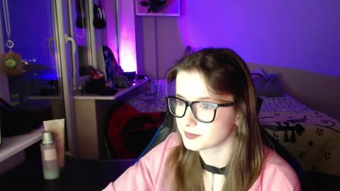 LunaXcherry online show from 6, 4, 2026