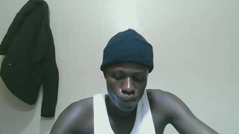 Snapshot of luoislove chatting on 23, 10, 2025 luoislove online show from 23, 10, 2025