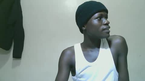 Snapshot of luoislove chatting on 24, 10, 2025 luoislove online show from 24, 10, 2025