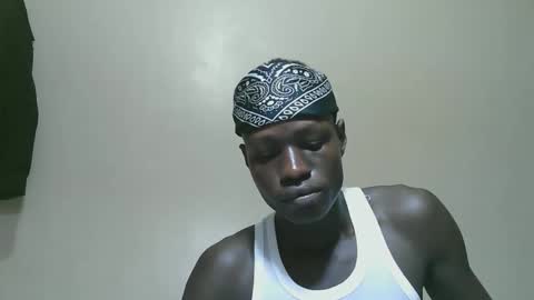 Snapshot of luoislove chatting on 27, 10, 2025 luoislove online show from 27, 10, 2025