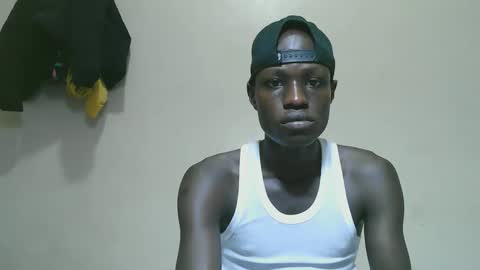 Snapshot of luoislove chatting on 28, 10, 2025 luoislove online show from 28, 10, 2025