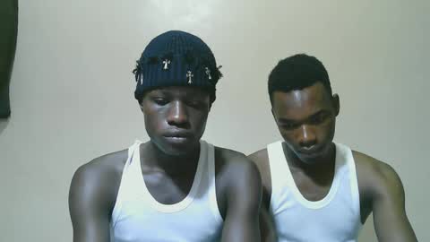 Snapshot of luoislove chatting on 4, 11, 2025 luoislove online show from 4, 11, 2025