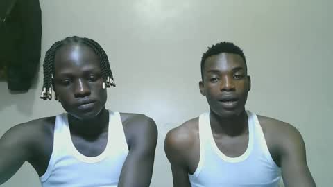 Snapshot of luoislove chatting on 4, 11, 2025 luoislove online show from 4, 11, 2025