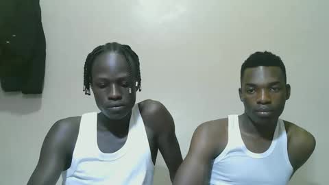 Snapshot of luoislove chatting on 7, 11, 2025 luoislove online show from 7, 11, 2025