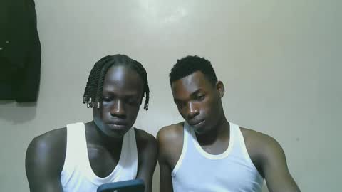 Snapshot of luoislove chatting on 8, 11, 2025 luoislove online show from 8, 11, 2025