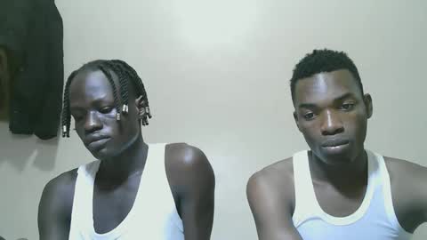 Snapshot of luoislove chatting on 9, 11, 2025 luoislove online show from 9, 11, 2025