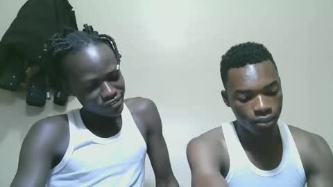 Snapshot of luoislove chatting on 15, 11, 2025 luoislove online show from 15, 11, 2025