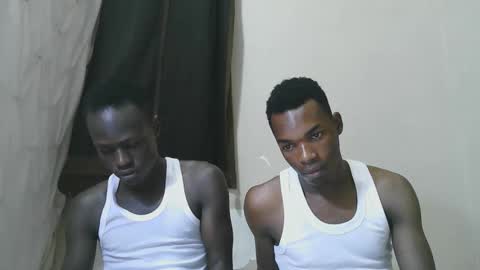 Snapshot of luoislove chatting on 25, 11, 2025 luoislove online show from 25, 11, 2025