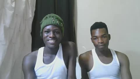 Snapshot of luoislove chatting on 27, 11, 2025 luoislove online show from 27, 11, 2025