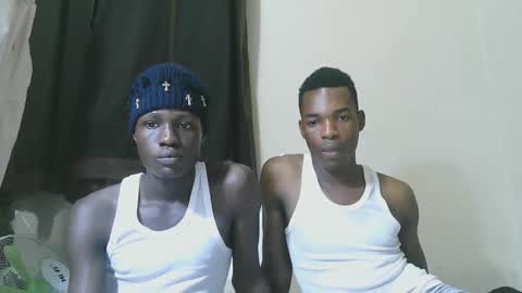 Snapshot of luoislove chatting on 28, 11, 2025 luoislove online show from 28, 11, 2025