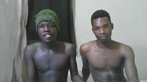 Snapshot of luoislove chatting on 1, 12, 2025 luoislove online show from 1, 12, 2025