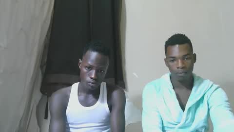 Snapshot of luoislove chatting on 5, 12, 2025 luoislove online show from 5, 12, 2025