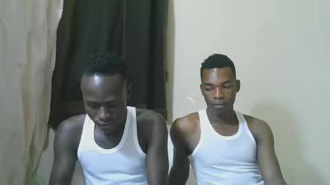 Snapshot of luoislove chatting on 5, 12, 2025 luoislove online show from 5, 12, 2025