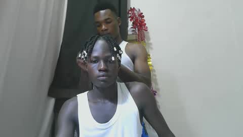 Snapshot of luoislove chatting on 21, 12, 2025 luoislove online show from 21, 12, 2025