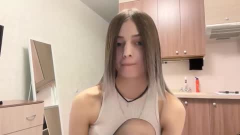 Snapshot of lurlineoline chatting on 4, 11, 2025 May online show from 4, 11, 2025