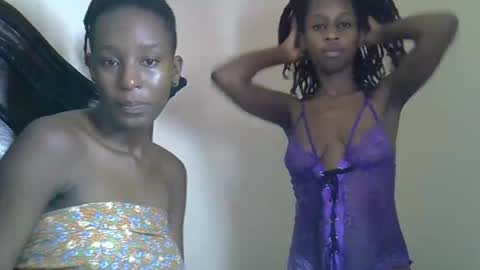 lutino_lovebirds online show from 6, 3, 2026