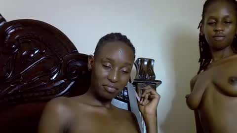 lutino_lovebirds online show from 4, 4, 2026
