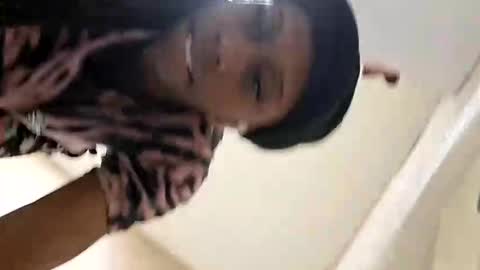 Snapshot of luvbug555 chatting on 12, 11, 2025 luvbug555 online show from 12, 11, 2025