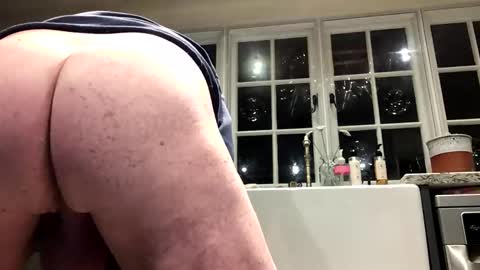 Snapshot of luvcamgirlz chatting on 6, 2, 2025 luvcamgirlz online show from 6, 2, 2025