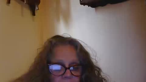Snapshot of luvmedestinee chatting on 20, 10, 2025 LuvMeDestinee online show from 20, 10, 2025