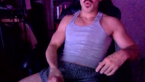 Snapshot of luvrboy77 chatting on 1, 8, 2026 luvrboy77 online show from 1, 8, 2026