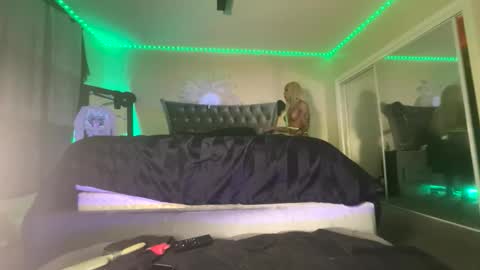 luvvlee online show from 15, 3, 2026