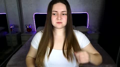 lux_lizz online show from 7, 4, 2026