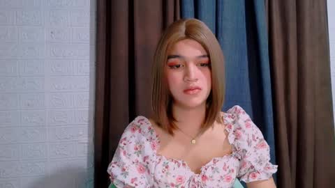 queen lux online show from 4, 4, 2026