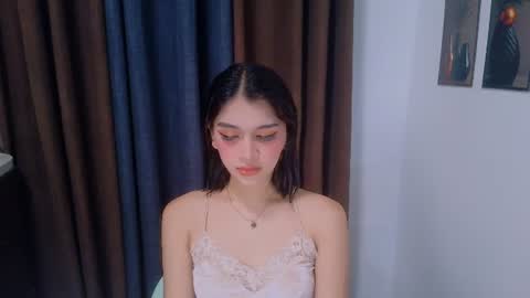 Snapshot of lux_white chatting on 8, 8, 2026 queen lux online show from 8, 8, 2026