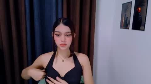 Snapshot of lux_white chatting on 9, 8, 2026 queen lux online show from 9, 8, 2026