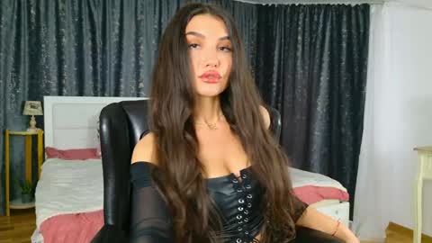 Snapshot of luxqueenstudio chatting on 22, 4, 2026 KarolinaAlpha online show from 22, 4, 2026