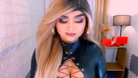 Snapshot of luxsasha chatting on 16, 10, 2025 Sasha Blaire online show from 16, 10, 2025