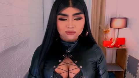 Snapshot of luxsasha chatting on 28, 10, 2025 Sasha Blaire online show from 28, 10, 2025