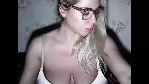 Snapshot of luxsonyastar chatting on 1, 12, 2024 LuxSonyaStar online show from 1, 12, 2024