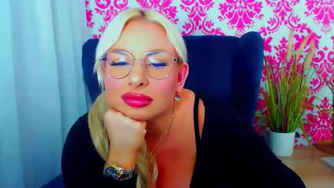 Luxuriaa online show from 9, 1, 2025