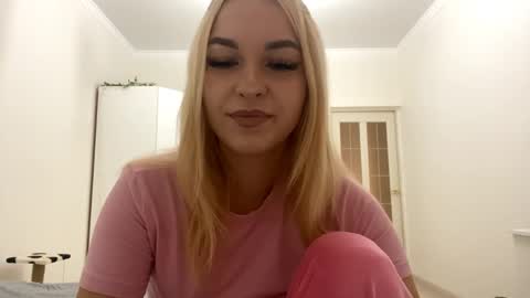 Snapshot of luzcawthron chatting on 11, 9, 2025 Mia online show from 11, 9, 2025