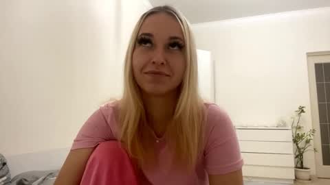Snapshot of luzcawthron chatting on 11, 10, 2025 Mia online show from 11, 10, 2025