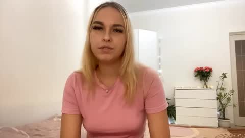 Snapshot of luzcawthron chatting on 20, 10, 2025 Mia online show from 20, 10, 2025