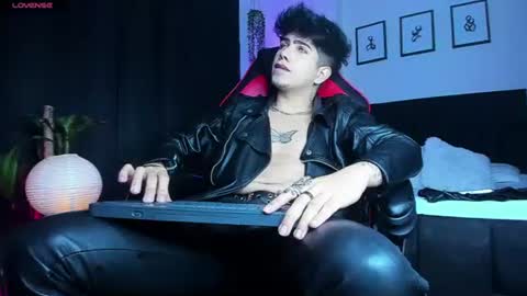 Lyle Bennett Freelance Model online show from 1, 7, 2026