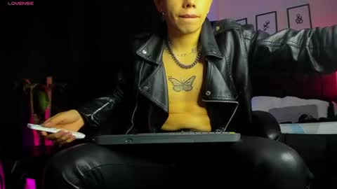 Lyle Bennett Freelance Model online show from 24, 7, 2026