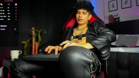 Lyle Bennett Freelance Model online show from 28, 7, 2026