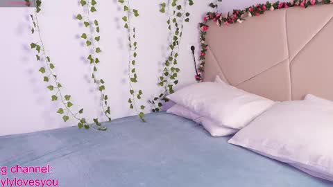 Snapshot of lyly_loveyou chatting on 4, 10, 2025 Lyly online show from 4, 10, 2025