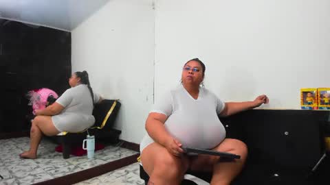 Snapshot of lynn_and_esteban chatting on 17, 7, 2026 Lynn jonnes online show from 17, 7, 2026