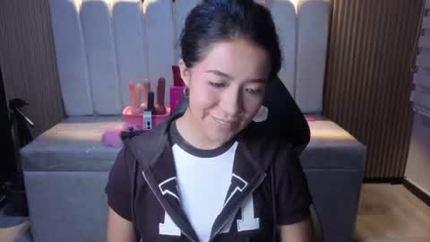 lynn_turner_ online show from 23, 7, 2026