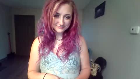 Lynn  online show from 14, 4, 2026