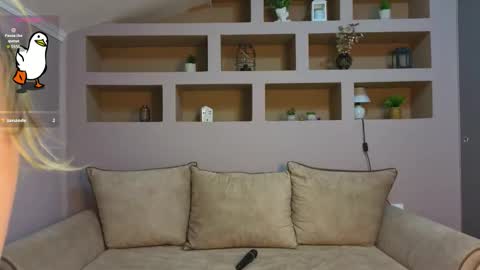 Snapshot of lynntiny chatting on 18, 9, 2025 Lynn online show from 18, 9, 2025