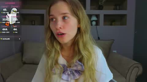 Snapshot of lynntiny chatting on 25, 10, 2025 Lynn online show from 25, 10, 2025