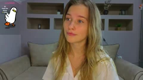 Snapshot of lynntiny chatting on 30, 10, 2025 Lynn online show from 30, 10, 2025