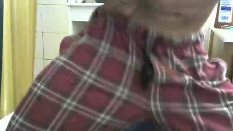 Snapshot of lyricalhippie chatting on 8, 11, 2025 lyricalhippie online show from 8, 11, 2025